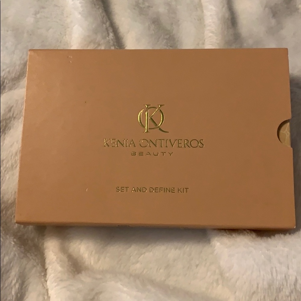 Kenia Ontiveros set and define kit